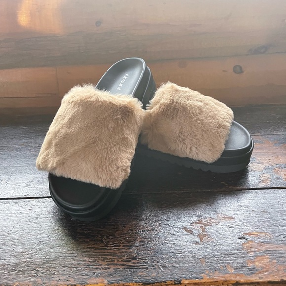 Abound Faux Fur Slides - Picture 2 of 5